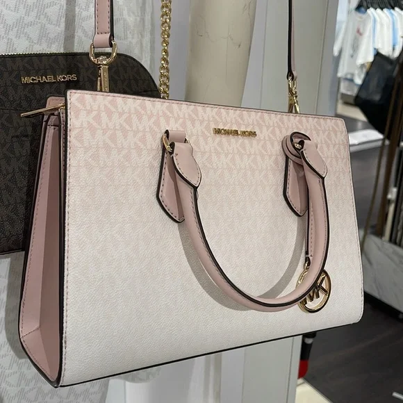 MICHAEL KORS Sheila Md Ombré Signature Logo Satchel Crossbody Bag
Powder Blush - Picture 14 of 16